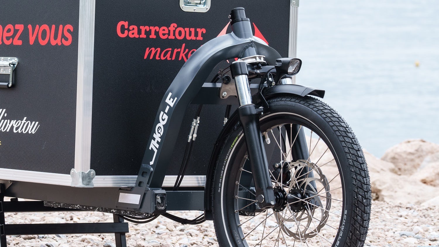 Delivering groceries is very demanding and requires more from a cargo-bike than what’s possible with a standard model. – Photo Formula