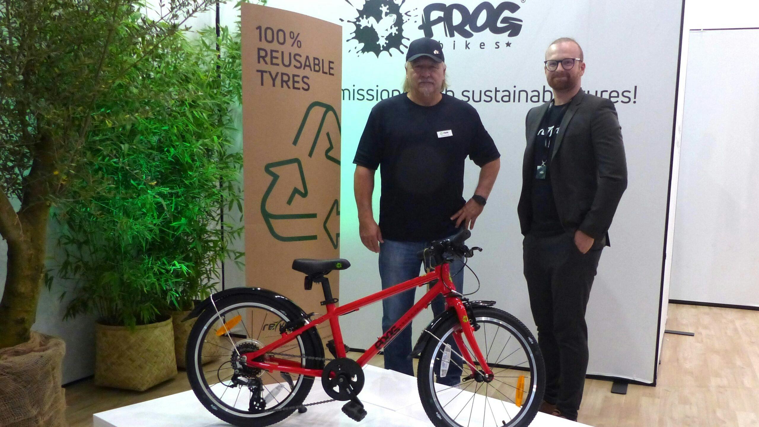 Frog Bikes sales manager for Germany Gerhard Schons (l.) and Trym Fagerhaug, global event and PR manager at reTyre. – Photo Bike Europe