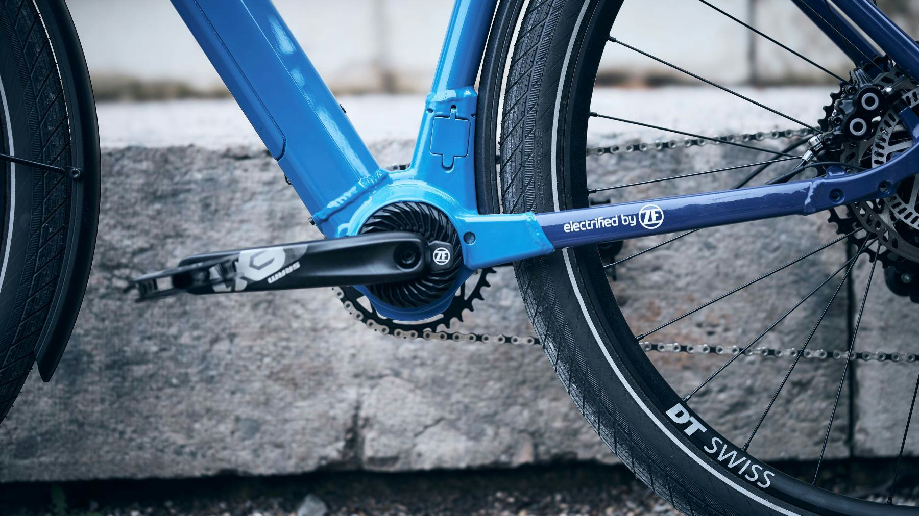 With its high-torque 90 Nm, the new e-bike drive from ZF has been developed for the powerful drive of mountain bikes, trekking bikes or urban bikes. – Photo ZF